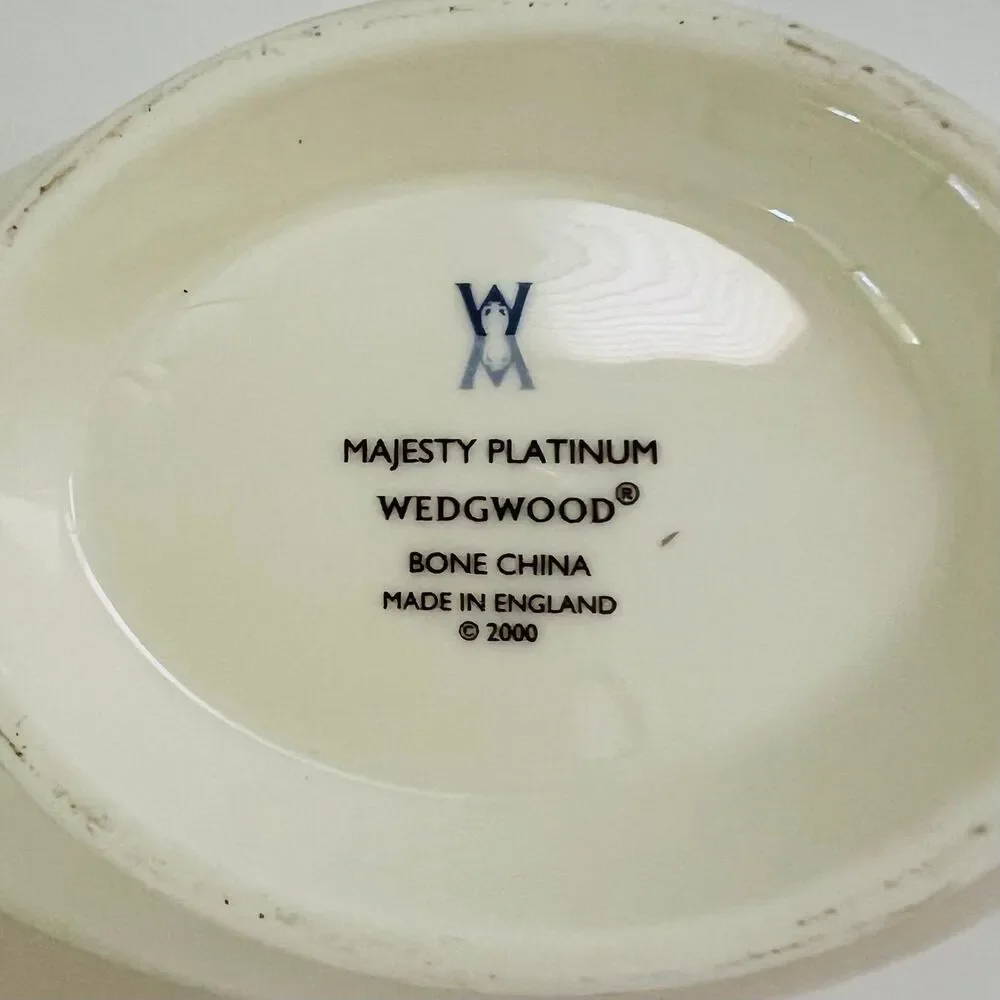 WEDGWOOD Majesty Platinum Gravy Sauce Boat